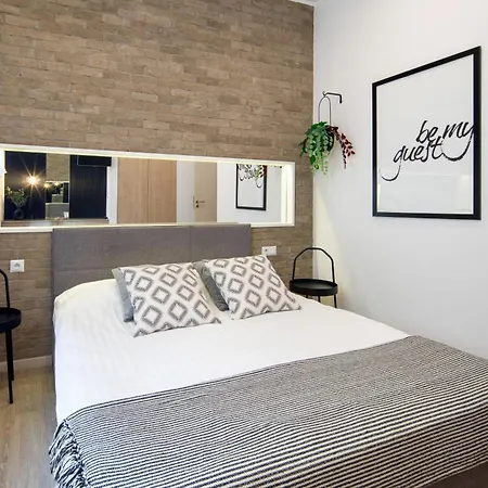 Beautiful Apartment With 2 Bedrooms For 7 Guests, Jewish District-3